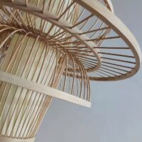 Plafonnier naturel en bambou au design abstrait VASA