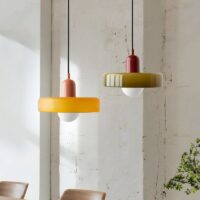 Plafonnier scandinave suspendu en verre vert MINEA