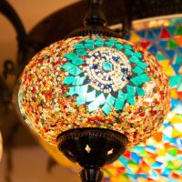 Plafonnier marocain traditionnel en métal et mosaïque