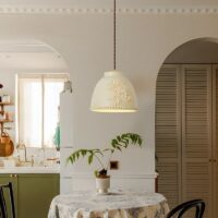 Plafonnier art déco suspendu beige décoration florale THEMIS