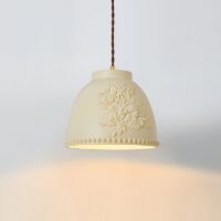 Plafonnier art déco suspendu beige décoration florale THEMIS