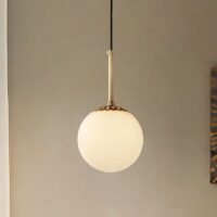 Plafonnier doré boule suspendue en verre design et scandinave OCTAVIO