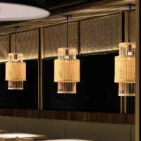Plafonnier en bambou et rotin colonne suspendu style japonais WAKI