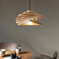Plafonnier en bois montage géométrique triangulaire ODEMOUS
