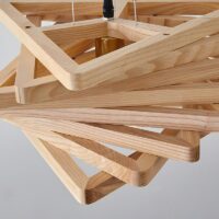 Plafonnier en bois montage géométrique triangulaire ODEMOUS