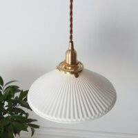 Plafonnier en laiton et céramique blanche style art déco rond LOUISE