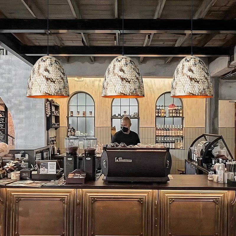 Plafonnier industriel en métal effet vieilli pour restaurant DAITECK