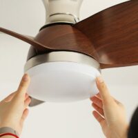 Plafonnier ventilateur avec télécommande hélices effet bois